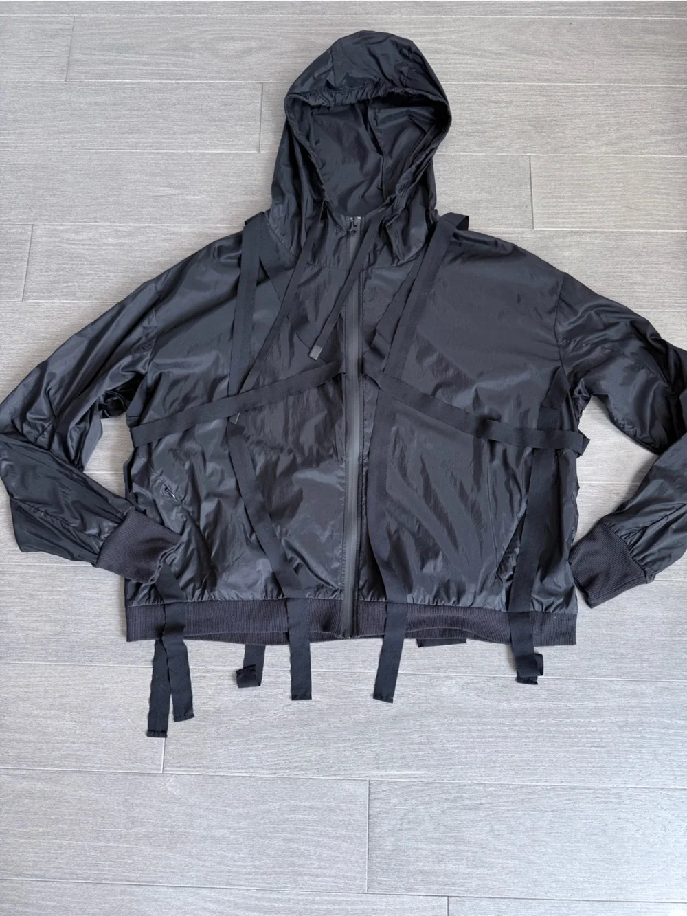 Alo Yoga Sway Jacket Black XL Strap Detail Shine Finish Streetwear Luxe Hooded